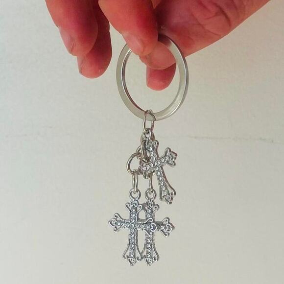 Y2k 2000s vintage style silver cross key chain - Picture 7 of 7